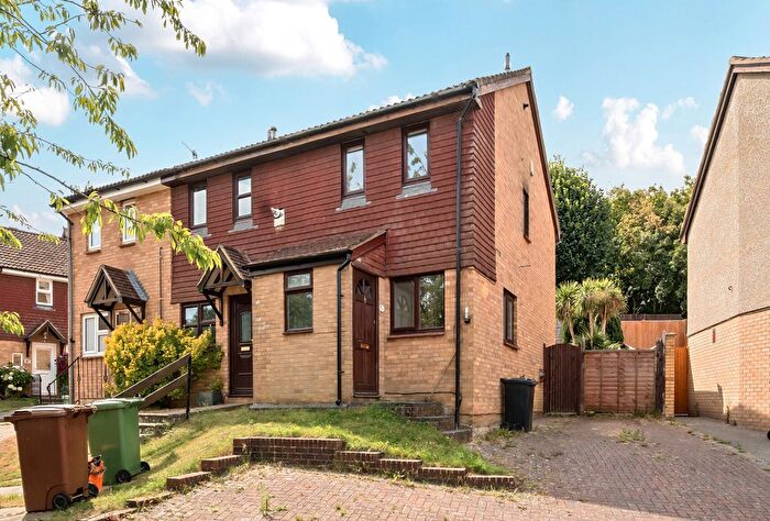 2 Bedroom Semi-detached House For Sale In Green Way, Tunbridge Wells, Kent, TN2