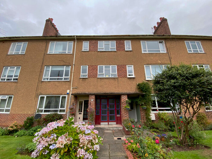 2 Bedroom Flat To Rent In Corrour Road, Newlands, G43