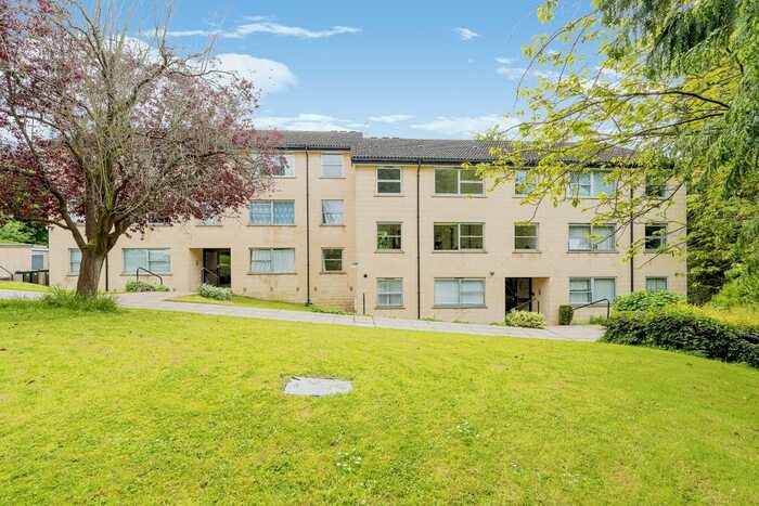 3 Bedroom Flat To Rent In Weston Park West, Bath, BA1