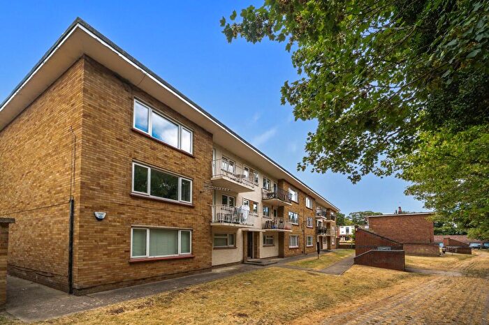 2 Bedroom Apartment For Sale In Sunderland Close, Rochester, Kent., ME1