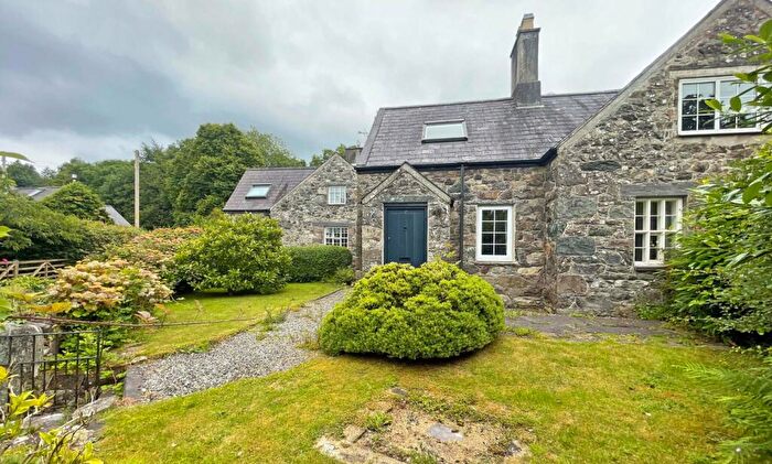 2 Bedroom Semi-Detached House For Sale In Llandwrog, Caernarfon, Gwynedd, LL54