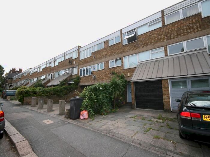 3 Bedroom Detached House To Rent In Flodden Road, Oval, SE5