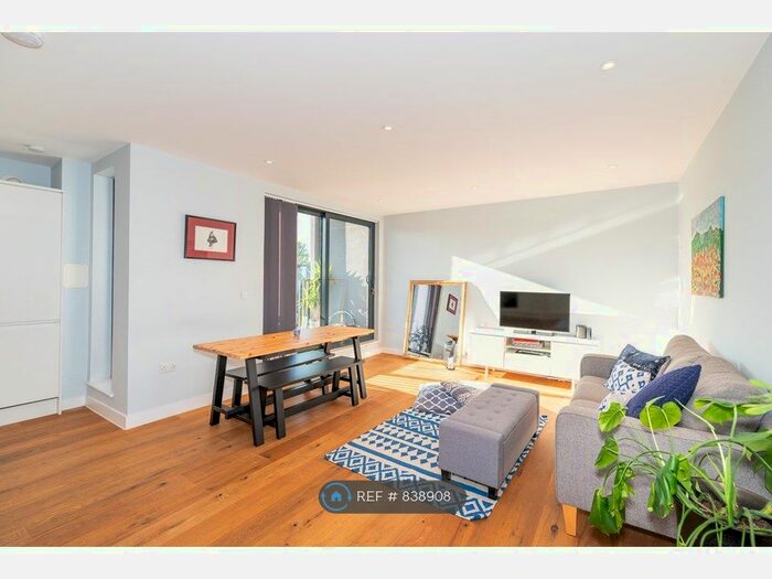 2 Bedroom Flat To Rent In . Hermitage Lane, London, SW16