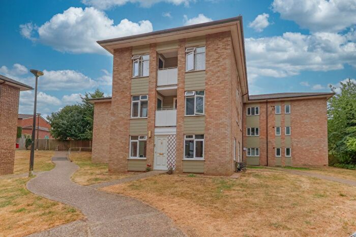 1 Bedroom Flat For Sale In Wycombe View, Flackwell Heath, High Wycombe, Buckinghamshire, HP10