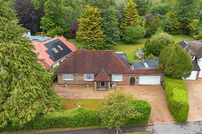 3 Bedroom Detached House For Sale In Hollymead Road, Chipstead, CR5