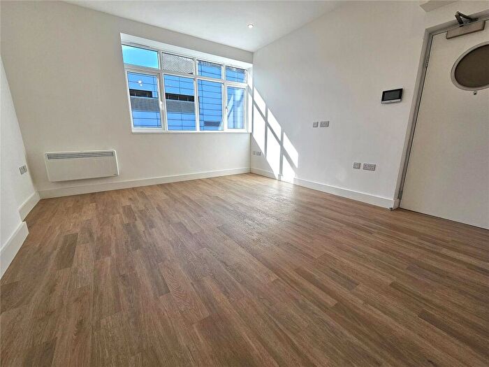 Apartment To Rent In North End, Croydon, CR0