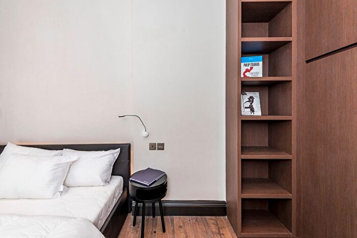 2 Bedroom Flat To Rent In Bramham Gardens, London, SW5