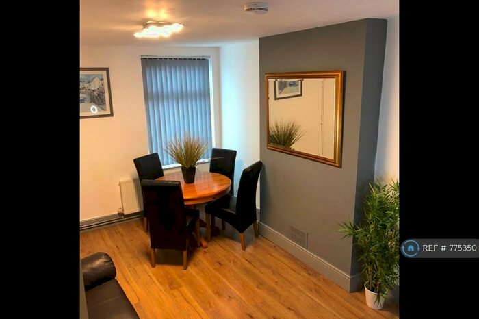 4 Bedroom End Of Terrace House To Rent In Barthomley Road, Stoke-On-Trent, ST1