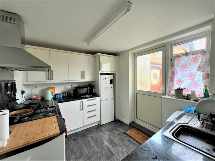 2 Bedroom Semi-Detached House To Rent In Morden, Morden, SM4