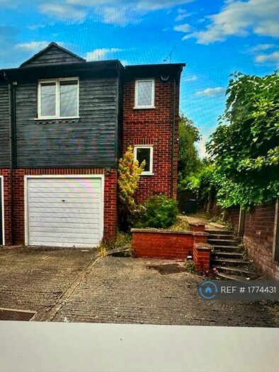 3 Bedroom Semi-Detached House To Rent In Gravel Hill, Chalfont St. Peter, Gerrards Cross, SL9