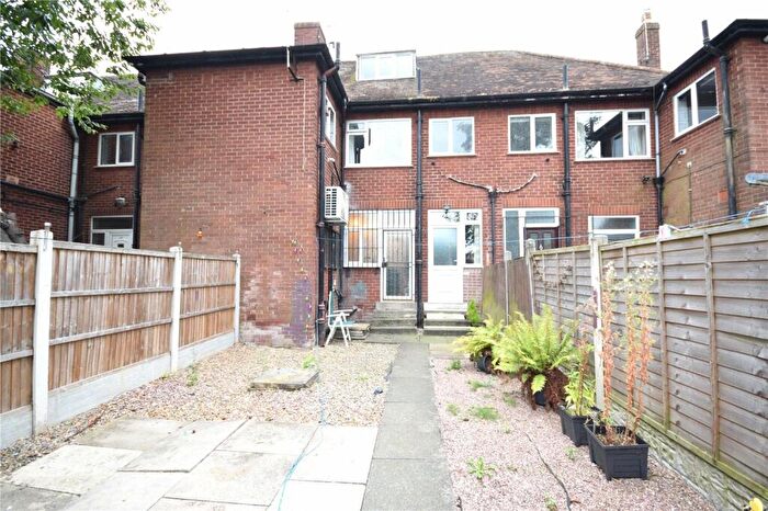 3 Bedroom Apartment To Rent In Pendas Way, Leeds, West Yorkshire, LS15