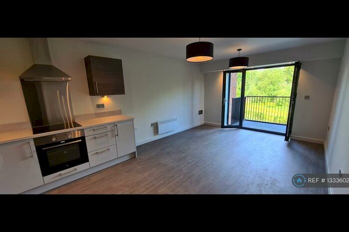 1 Bedroom Flat To Rent In Riverside Apartments, Leicester, LE2