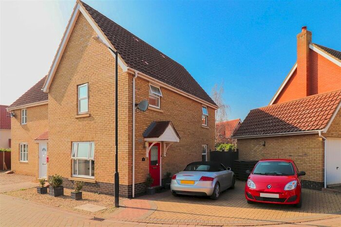 3 Bedroom Semi-Detached House To Rent In Emmerson Way, Hadliegh, Suffolk, IP7