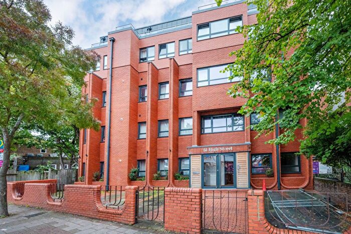 2 Bedroom Flat To Rent In High Street, Feltham, TW13