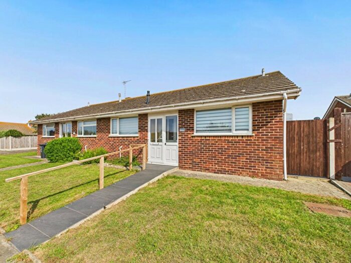 2 Bedroom Bungalow For Sale In Kilndown Gardens, Cliftonville, Margate, CT9