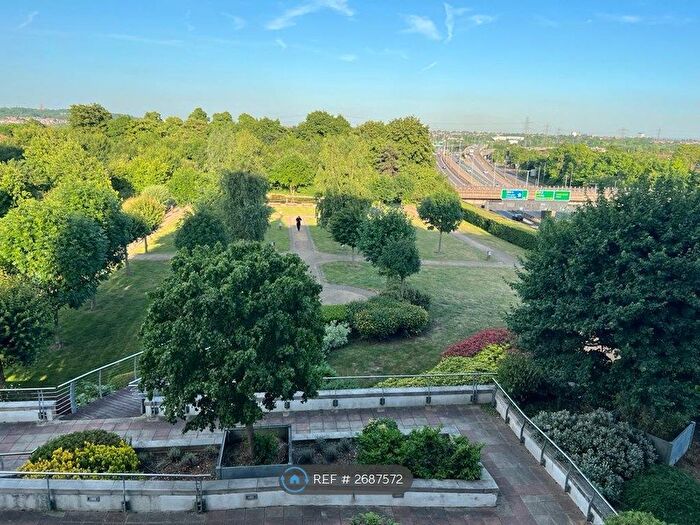 2 Bedroom Flat To Rent In Queen Mary Avenue, London, E18