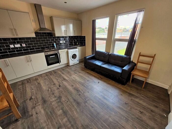 2 Bedroom Semi-Detached House To Rent In Meanwood Road, Leeds, LS7