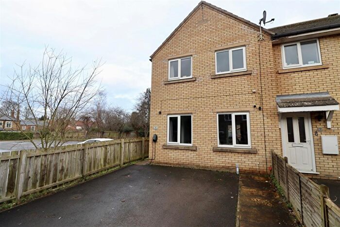 3 Bedroom End Terrace House For Sale In St Marys Court, Pocklington, YO42