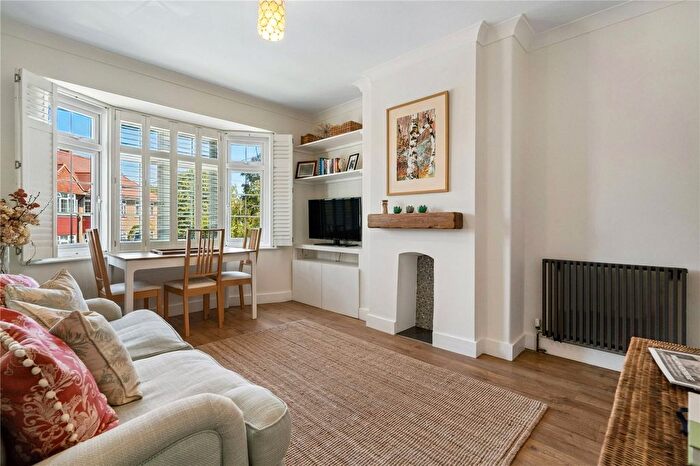 2 Bedroom Flat For Sale In Godley Road, SW18