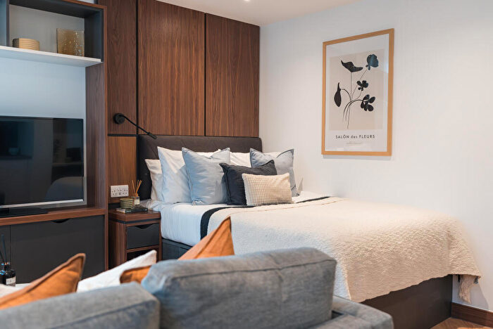 Apartment To Rent In Apt, Live Oasis Merrion Street Gardens #, LS2