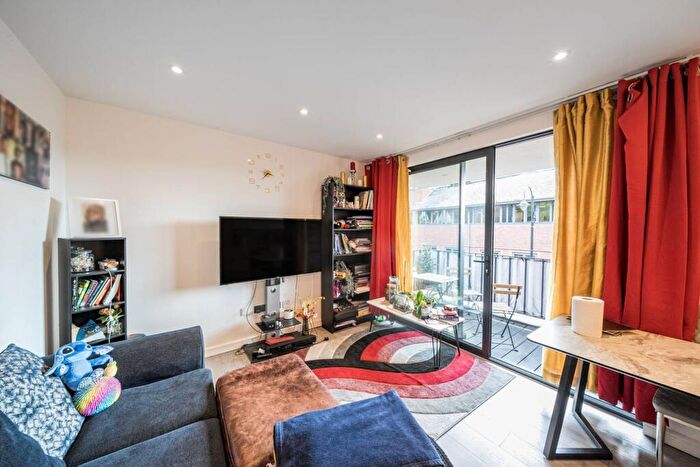 2 Bedroom Flat To Rent In High Street, Croydon, Purley, CR8