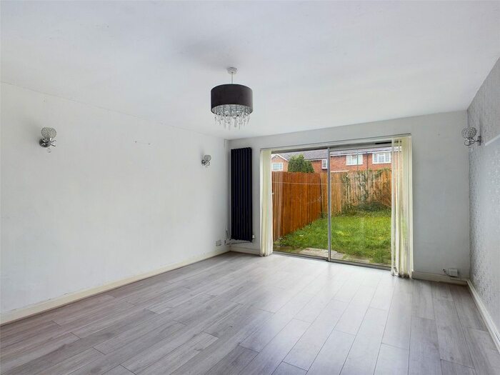 Semi-Detached House To Rent In Nuthall Road, Nottingham, Nottinghamshire, NG8