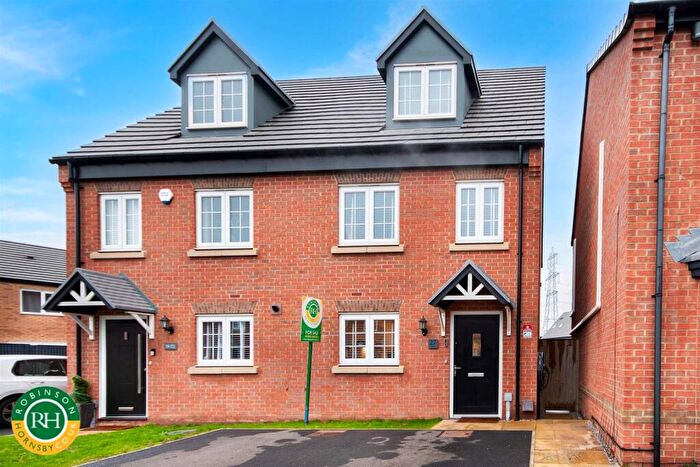 3 Bedroom Town House For Sale In Davy Road, New Rossington, Doncaster, DN11