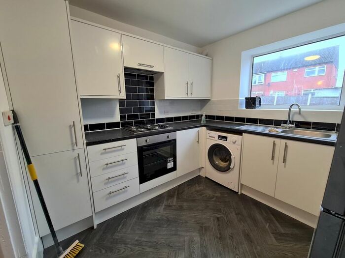 3 Bedroom Semi-Detached House To Rent In Renfrew Walk, Coventry, CV4