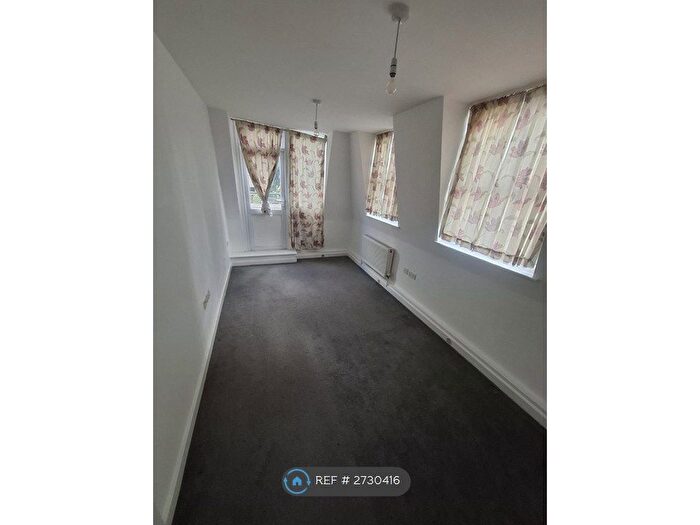 2 Bedroom Flat To Rent In Fountain House, London, SE18