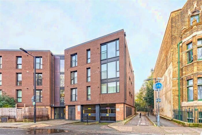 2 Bedroom Flat To Rent In Lynton Road, London, SE1