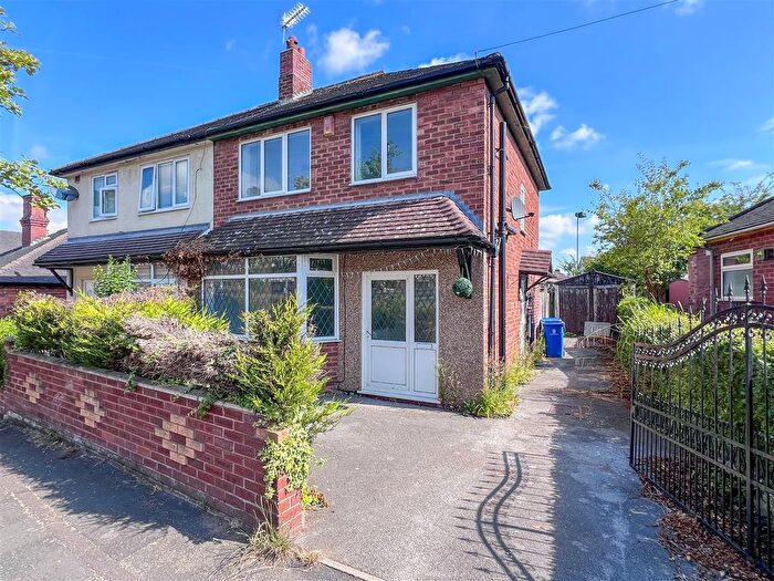 3 Bedroom Semi-Detached House For Sale In Felstead Street, Baddeley Green, ST2
