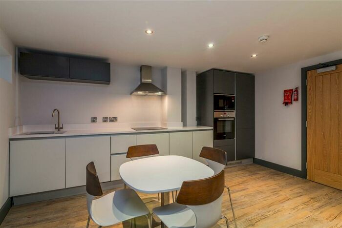 3 Bedroom Apartment To Rent In Hoods Hideout, Houndsgate, Nottingham City Centre, NG1