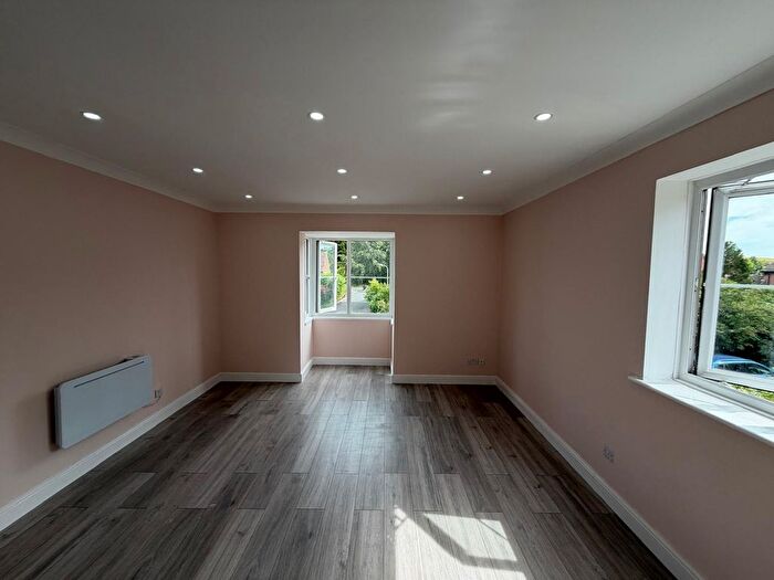 2 Bedroom Flat To Rent In Wessex Close, RG17