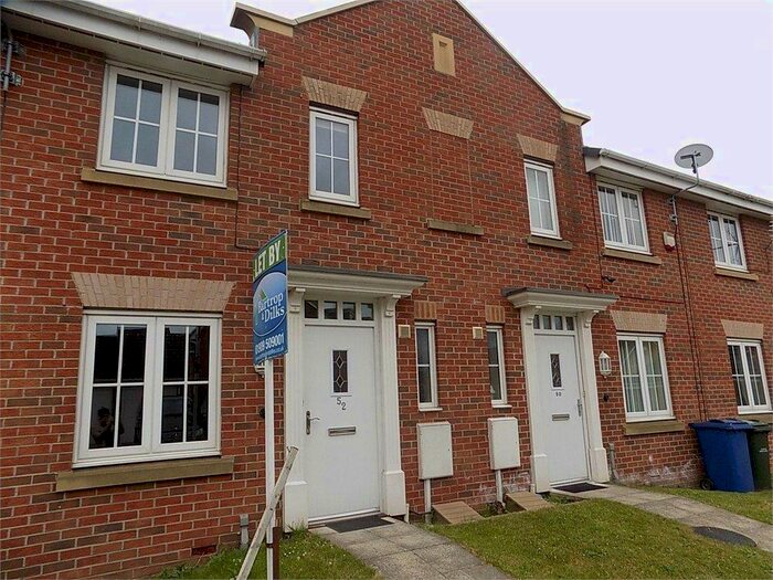 3 Bedroom Town House To Rent In Samian Close, Worksop, S81