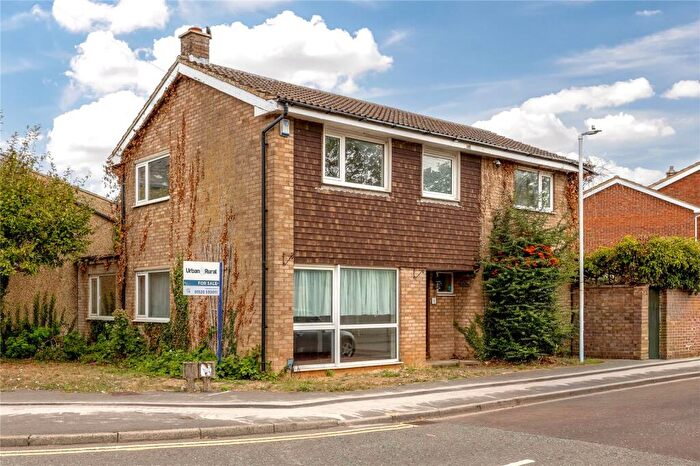 4 Bedroom Detached House For Sale In Grange Gardens, Toddington, Bedfordshire, LU5