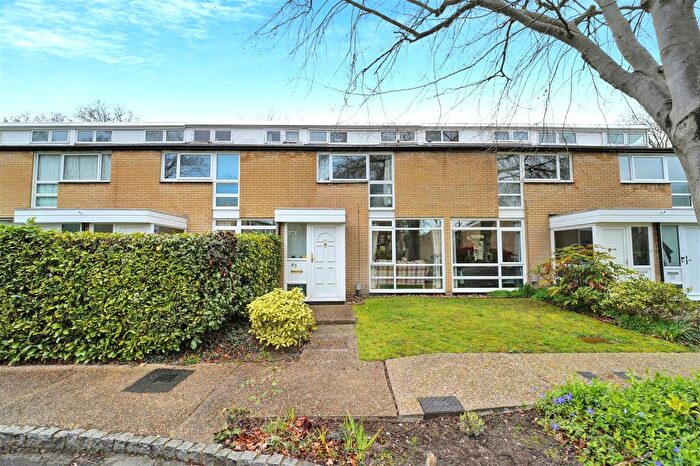 3 Bedroom Property For Sale In Weymede, Byfleet, West Byfleet, KT14