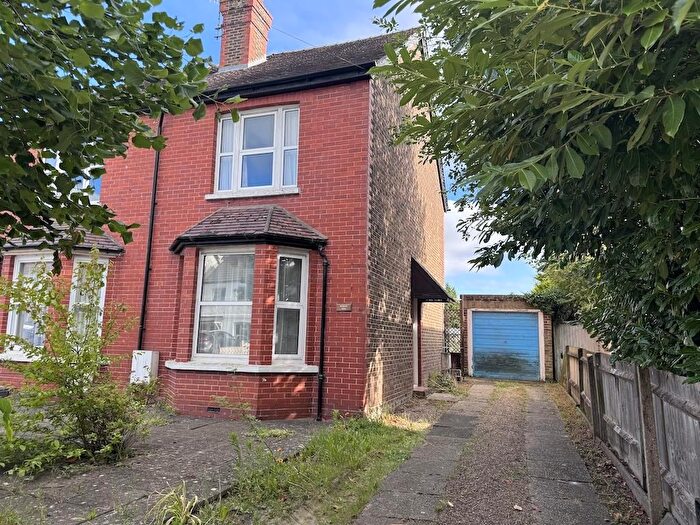 3 Bedroom Semi-Detached House For Sale In Honeycrock Lane, Redhill, RH1