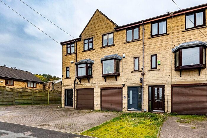 3 Bedroom Terraced House For Sale In Stoney Cross Street, Huddersfield, HD4