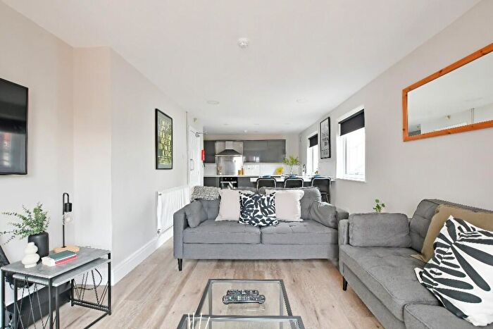 5 Bedroom Apartment To Rent In Broomhall Street, Sheffield, S3