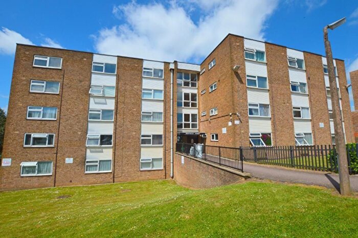 1 Bedroom Flat To Rent In Handcross Road, LU2