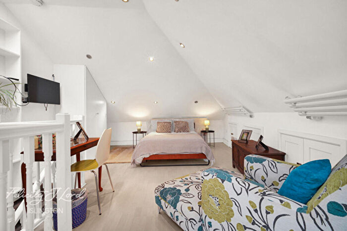 4 Bedroom Terraced House For Sale In Downham Road, De Beauvoir, N1