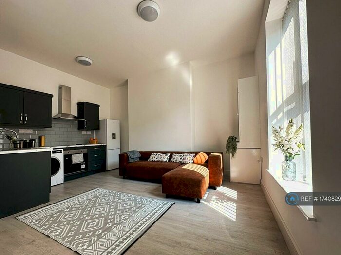 2 Bedroom Flat To Rent In Balmoral Road, Liverpool, L6