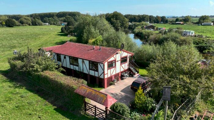 3 Bedroom Chalet For Sale In Grayling Cottage, Townfield Lane, Chester, Cheshire West And Chester, CH3