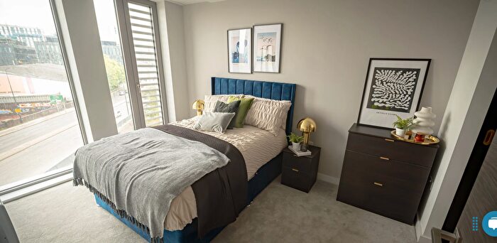 2 Bedroom Flat To Rent In Embankment Exchange, Greengate, Salford, M3