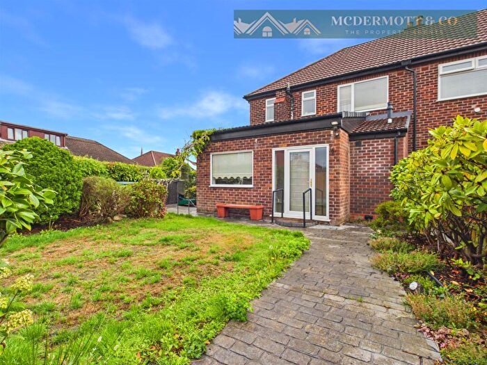 3 Bedroom Semi-Detached House For Sale In Simister Road, Failsworth, M35
