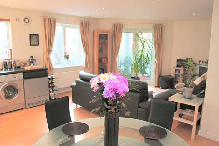 2 Bedroom Flat To Rent In Newcastle Street, Manchester, M15