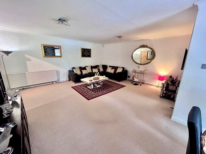 2 Bedroom Apartment To Rent In Stonegrove, Edgware, HA8