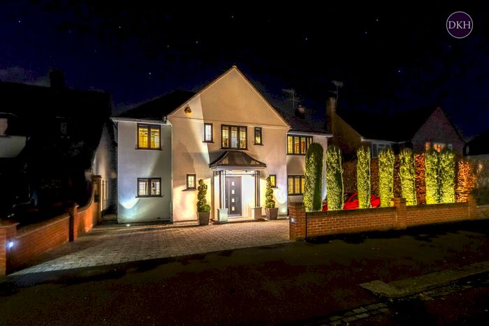 4 Bedroom Detached House To Rent In Devereux Drive, Watford WD17
