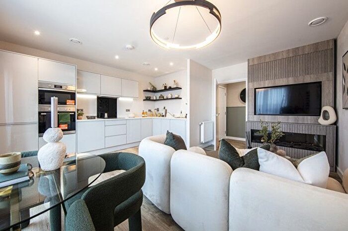 2 Bedroom Flat For Sale In Albert Road, East Barnet, Barnet, EN4