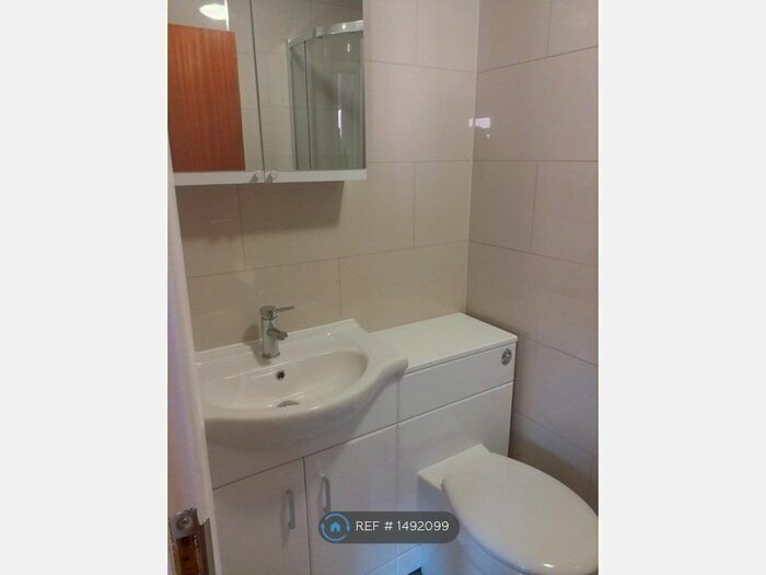 1 Bedroom Flat To Rent In Fl, Raynes Park, SW20